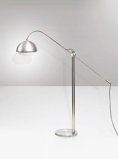 Lampada da Terra con Sturttura in Metallo Cromato.