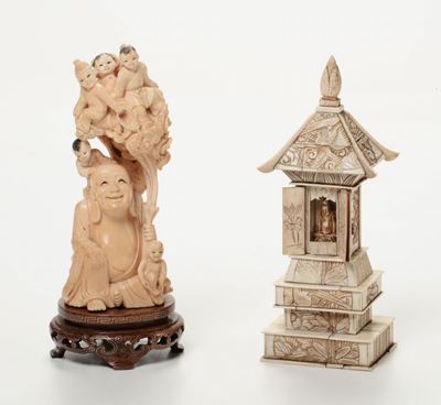 Lotto Composto da Piccola Pagoda e Figura di Saggio con Fanciulli Scolpiti in Avorio, Cina, Inizi...
