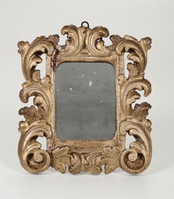 Specchierina in legno scolpito e dorato, fine XVII secolo