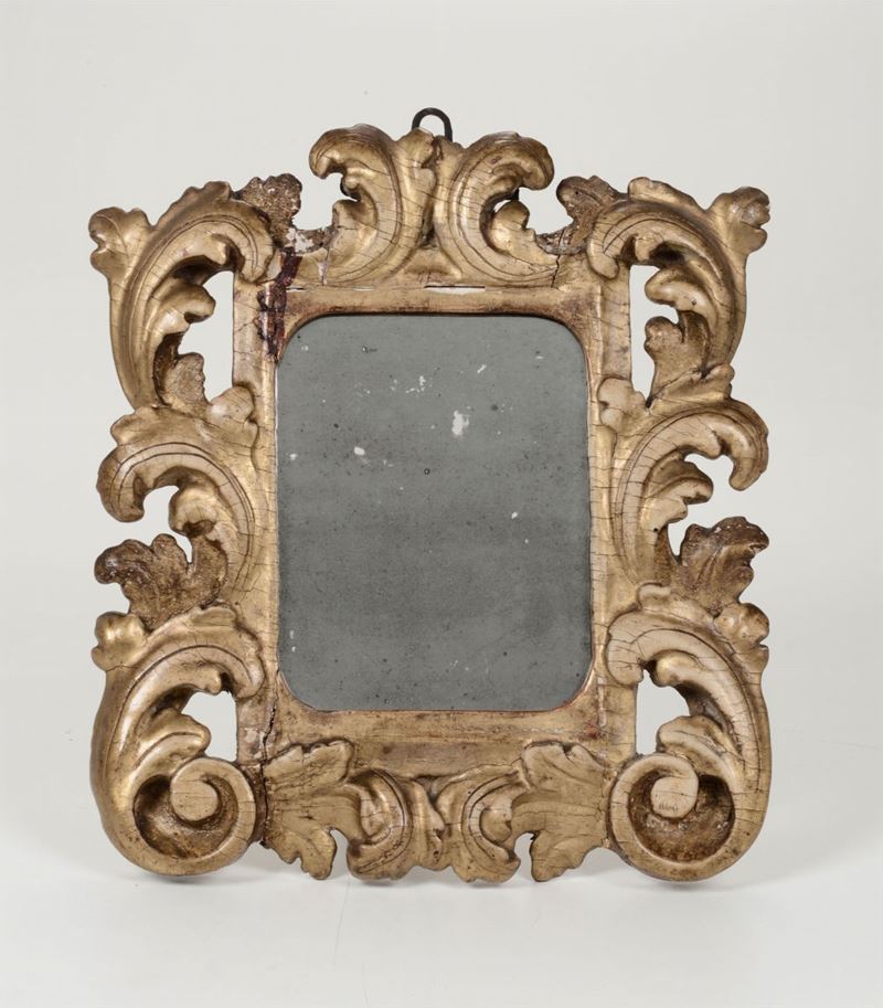 Specchierina in legno scolpito e dorato, fine XVII secolo  - Asta Asta a Tempo Arredi e Antiquariato - V - Cambi Casa d'Aste