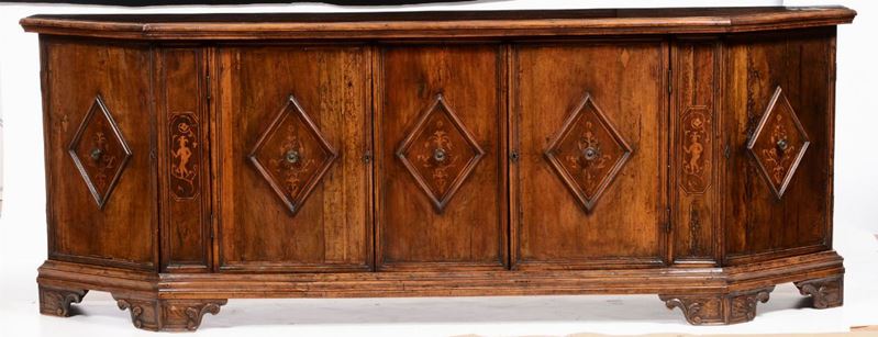 Credenza scantonata in legno di noce costruita con antichi elementi  - Auction Fine Art Timed Auction - V - Cambi Casa d'Aste
