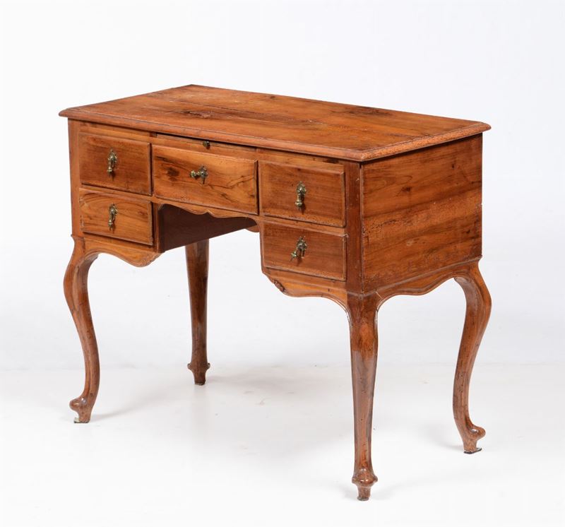 Piccola scrivania in legno di noce chiaro a cinque cassetti costruita con elementi antichi  - Auction Fine Art Timed Auction - V - Cambi Casa d'Aste
