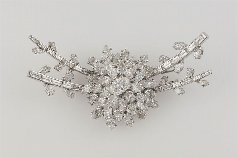 Spilla con diamanti taglio ovale, navette, goccia, e baguette  - Asta Fine Jewels - Cambi Casa d'Aste