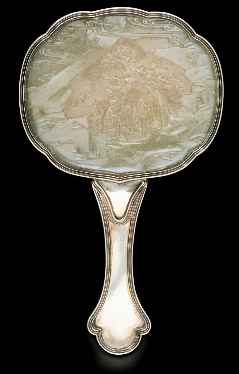 Specchio con placca in giada bianca raffigurante saggi entro paesaggio, Cina, Dinastia Qing, epoca Qianlong (1736-1796)  - Asta Fine Chinese Works of Art - Cambi Casa d'Aste