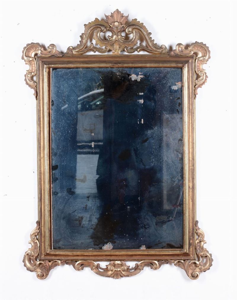 Specchiera di gusto Luigi XIV intagliata e dorata, XIX secolo  - Asta Asta a Tempo Arredi e Antiquariato - V - Cambi Casa d'Aste