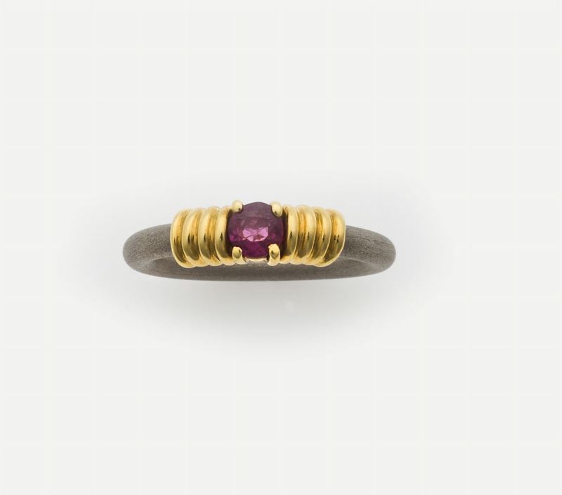 Ruby, metal alloy and gold ring  - Auction Jewels Timed Auction - Cambi Casa d'Aste