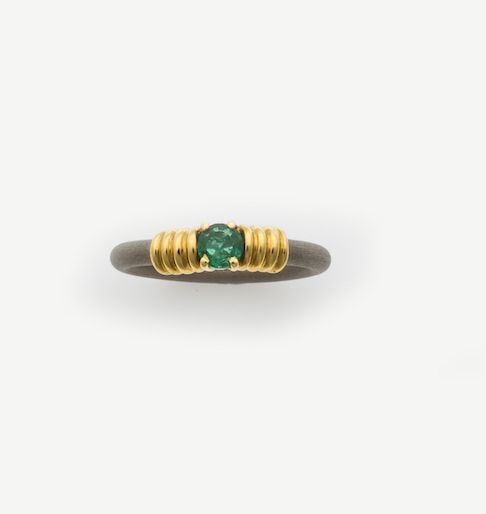 Emerald, metal alloy and gold ring  - Auction Timed Auction Jewels - Cambi Casa d'Aste