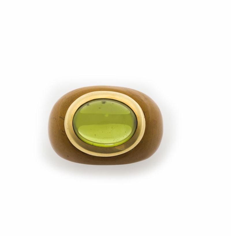 Peridot, gold and resin ring  - Auction Jewels - Cambi Casa d'Aste