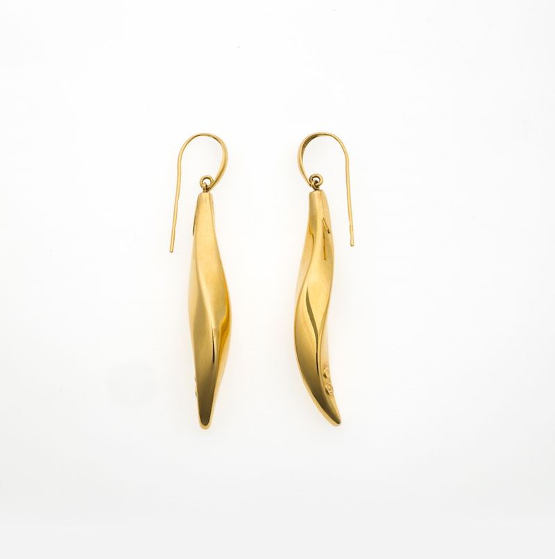 Pair of gold pendent earrings. Signed Charles Garnier Paris  - Auction Timed Auction Jewels - Cambi Casa d'Aste