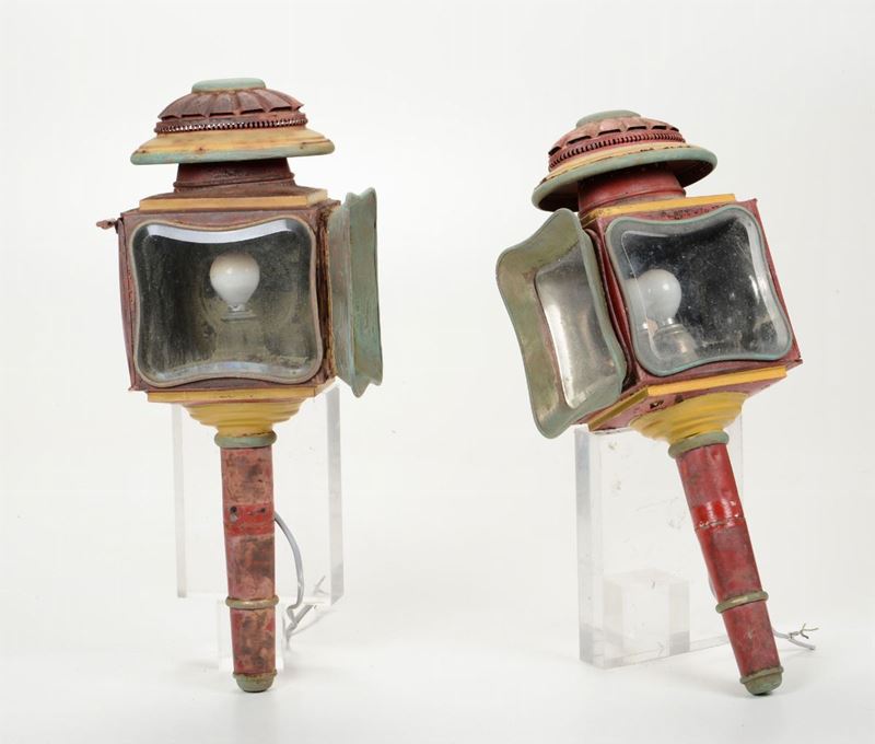 Due lampade a fanale in metallo dipinto, XX secolo  - Asta Arte Marinara e Strumenti Scientifici - II - Cambi Casa d'Aste