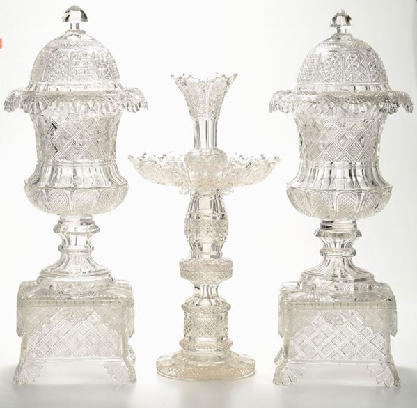 Trittico composto da coppia di vaso in cristallo e alzata, XIX secolo
