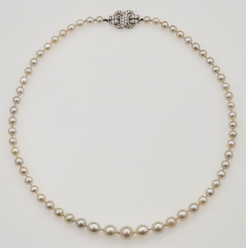 Natural pearl necklace. Designed as a graduated row of fifty-nine natural pearls  - Auction Fine Jewels - Cambi Casa d'Aste