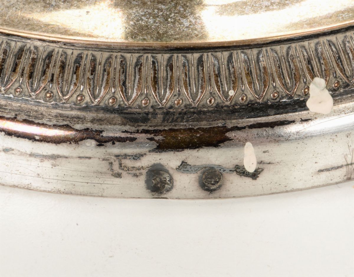 Coppia di Candelabri a Due Fiamme in Argento Sbalzato e Cesellato Genova, XIX Secolo, Bolli di Ga...
