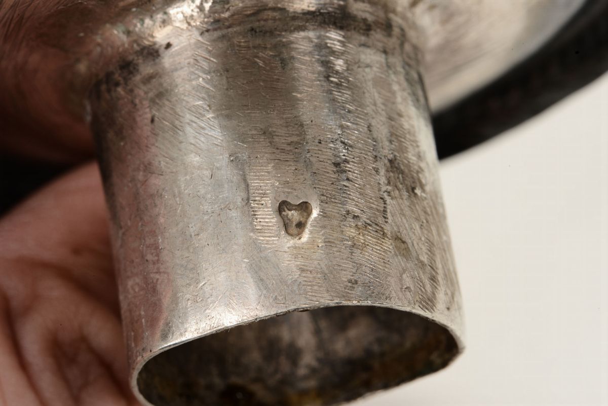 Coppia di Candelieri in Argento Sbalzato e Cesellato. Torino, XIX Secolo. Bolli di Titolo della Z...
