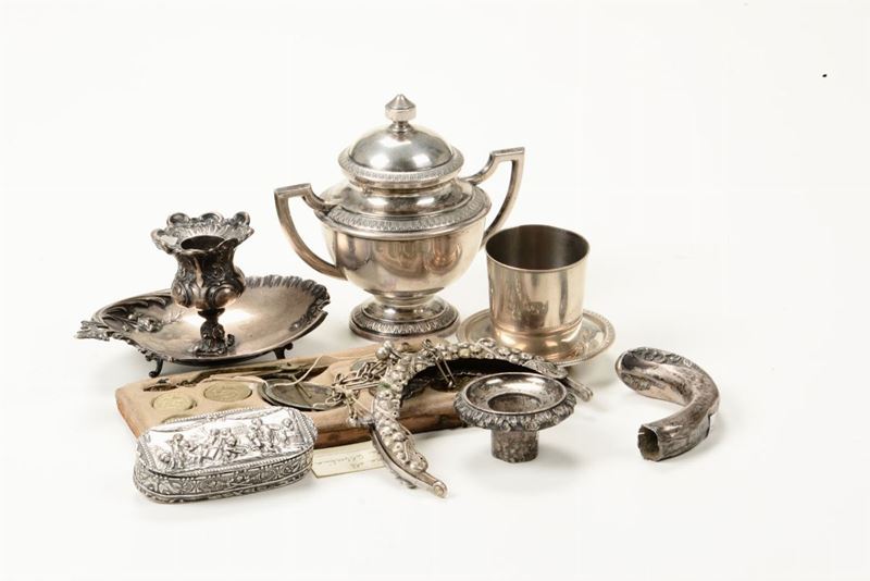 Lotto di oggettini in argento e metallo  - Auction Fine Art Timed Auction - V - Cambi Casa d'Aste