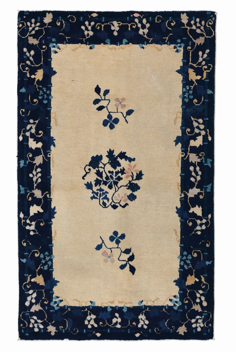 Piccolo tappeto Pechino, Cina fine XIX secolo  - Asta Tappeti Antichi - Cambi Casa d'Aste
