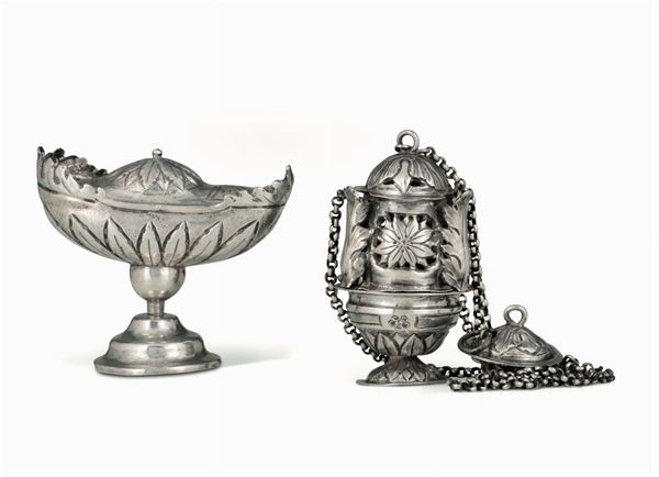 Turibolo e Navicella da presepe in argento sbalzato, traforato e cesellato. Genova XVIII-XIX secolo (apparentemente privi di punzonatura)