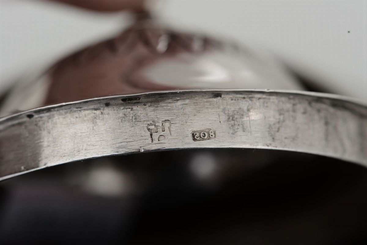 Importante Caffettiera Neoclassica in Argento Fuso, Sbalzato e Cesellato, Manico in Legno Ebanizz...