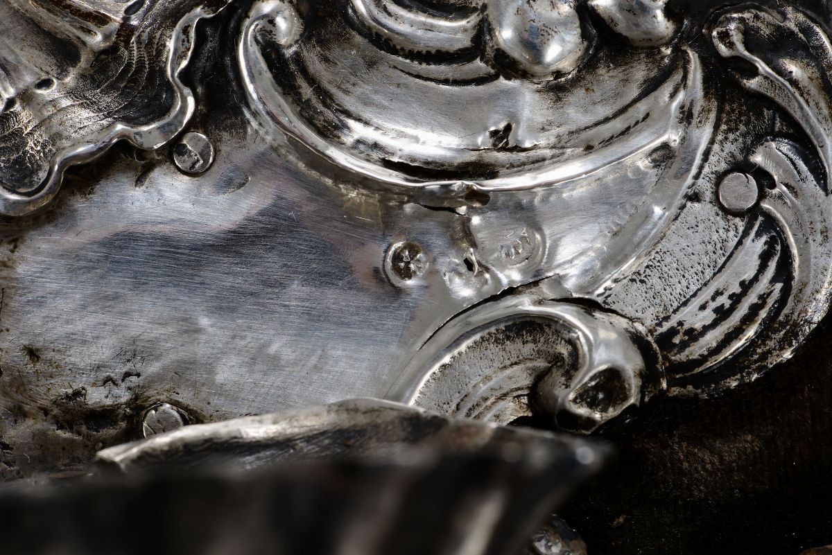 Acquasantiera in Argento Sbalzato Entro Cornice in Legno Dorato. Firenze, XVIII Secolo. Marchio d...