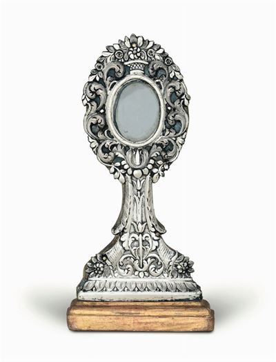 Piccolo Reliquiario in Argento Sbalzato, Cesellato, Traforato, Legno Sagomato e Dorato, Genova (?...