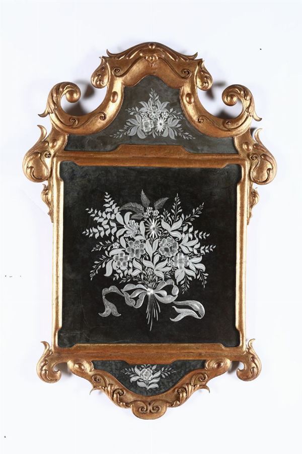 Lotto di due specchierne in legno dorato, XIX secolo