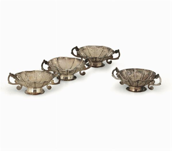 Quattro coppette potorie in argento sbalzato e cesellato. Granada XVIII secolo