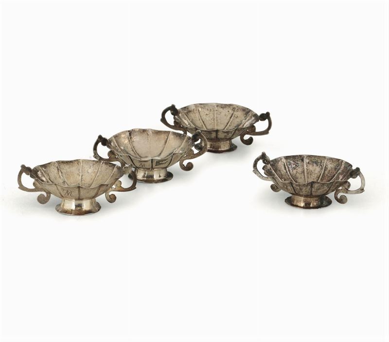 Quattro coppette potorie in argento sbalzato e cesellato. Granada XVIII secolo  - Asta Antiquariato - Cambi Casa d'Aste
