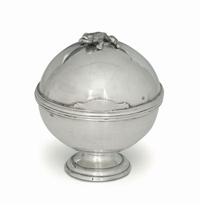 Porta Sapone in Argento Fuso, Sbalzato e Cesellato. Vienna 1752, Bollo Dell’argentiere Cib (non I...