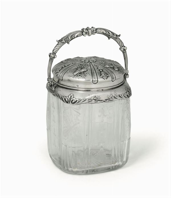 Biscottiera in argento fuso, sbalzato e cesellato e vetro inciso alla mola. Francia XIX-XX secolo
