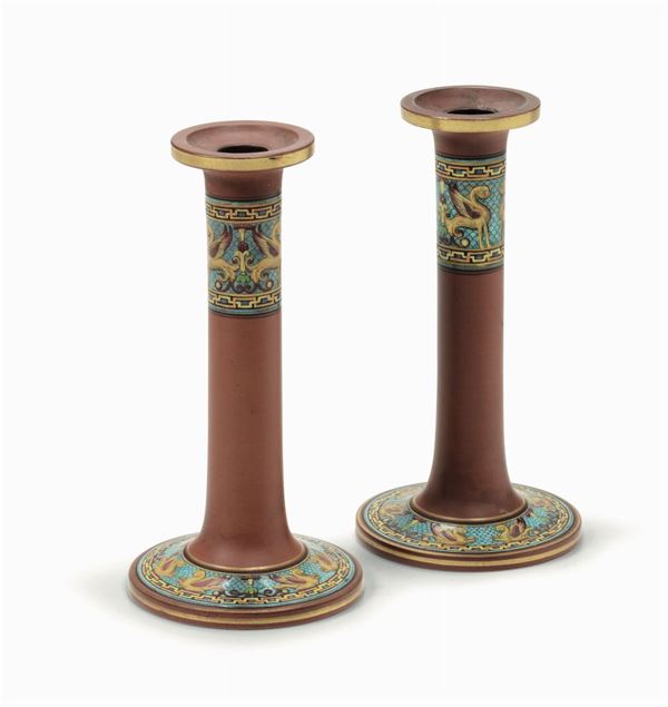 Coppia di candelieri in terracotta policroma e dorata di gusto egizio, Germania XIX secolo