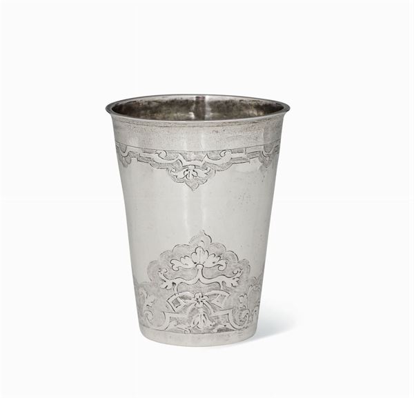Bicchiere da caccia in argento fuso, sbalzato, cesellato e dorato. Germania Breslau 1727-1737, argentiere HBS (non identificato)