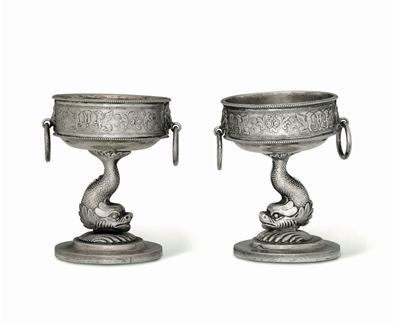 Coppia di Saliere in Argento Fuso, Sbalzato e Cesellato. Germania, Berlino?, Inizio del XX Secolo