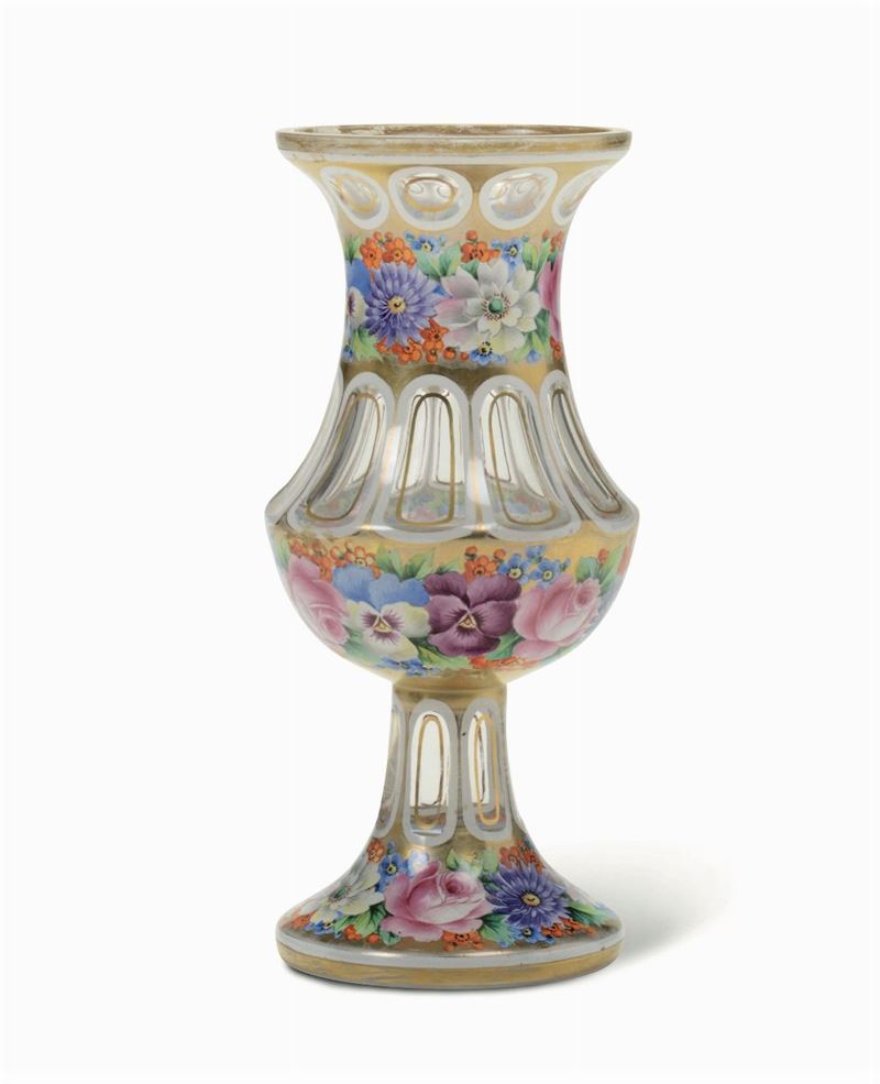 Vaso in vetro lattimo a decoro floreale, XIX secolo  - Auction Fine Art - Cambi Casa d'Aste