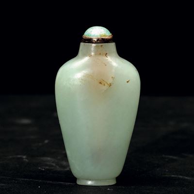 Snuff Bottle in Giada Celadon con Tappo in Turchese, Cina, XIX Secolo