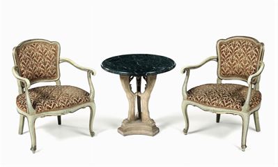Tavolino basso del XX secolo con piano in marmo e coppia di poltroncine