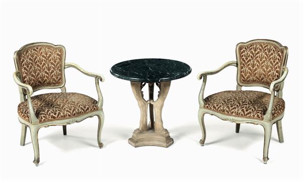 Tavolino basso con piano in marmo e coppia di poltroncine, XX secolo