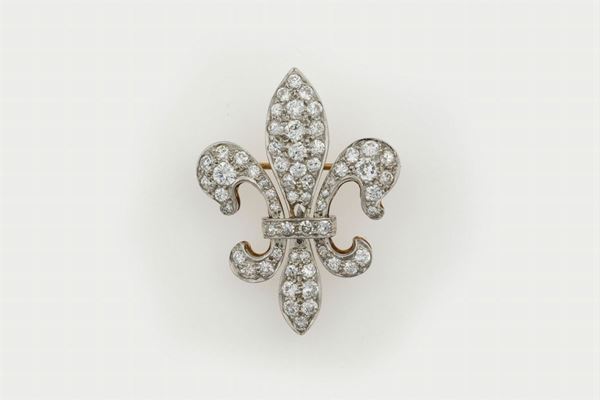Spilla “Fleur de Lys” con diamanti taglio rotondo.