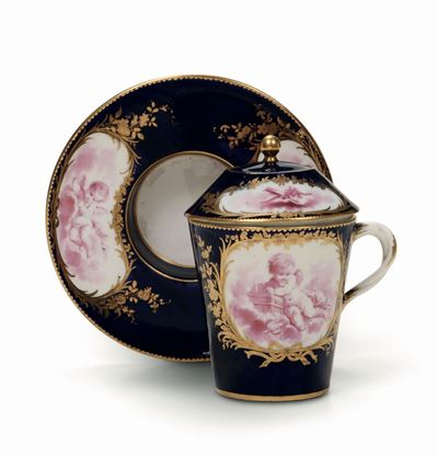 Tazza Trembleuse con Piattino e un Coperchio Sèvres, 1769 Circa