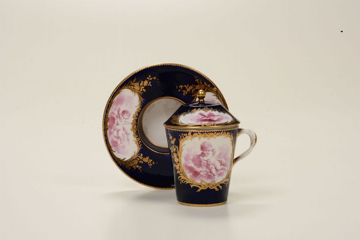 Tazza Trembleuse con Piattino e un Coperchio Sèvres, 1769 Circa