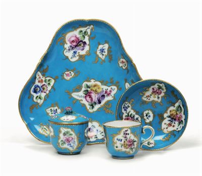 Vassoio, Zuccheriera e Tazza con Piattino Sèvres XVIII Secolo (porcellana), Decorazione Seconda M...