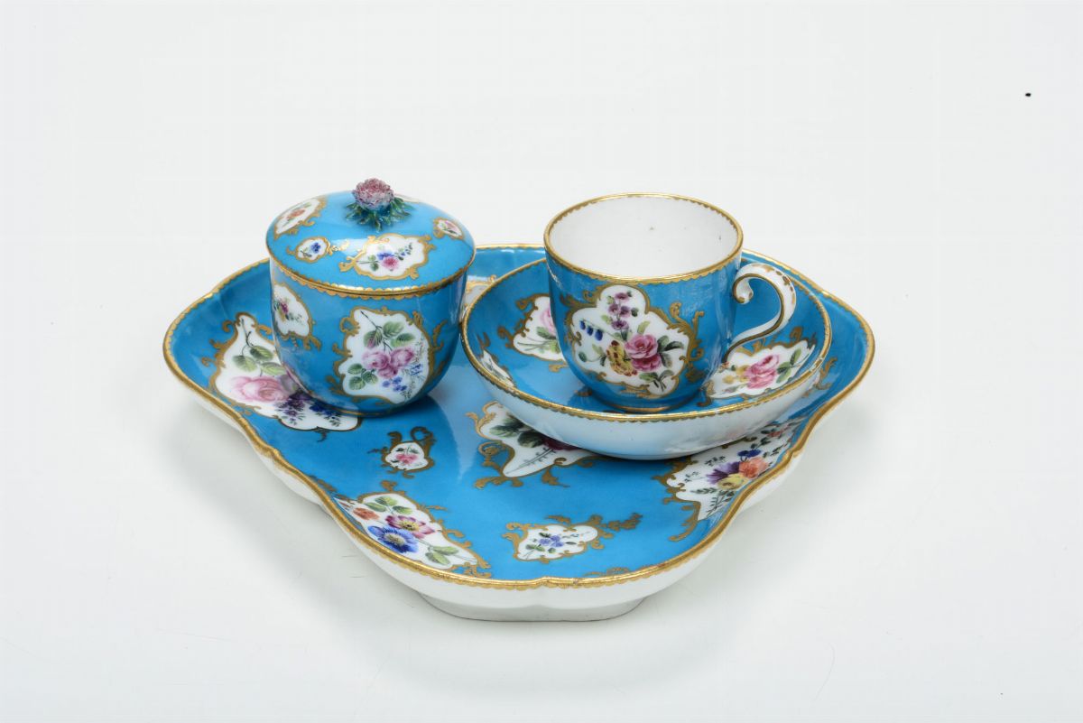 Vassoio, Zuccheriera e Tazza con Piattino Sèvres XVIII Secolo (porcellana), Decorazione Seconda M...