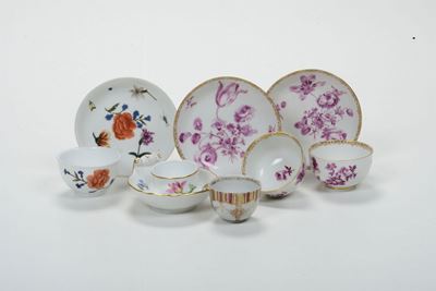 Cinque Tazzine e un Vassoietto a Conchiglia Meissen, XVIII e XX Secolo