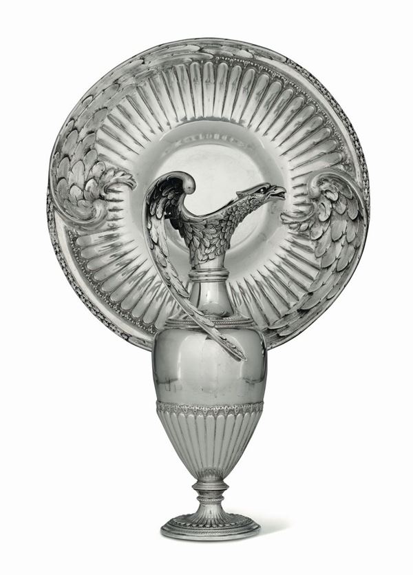 Brocca in argento in argento fuso, sbalzato e cesellato. Argenteria artistica milanese, terzo quarto del XX secolo
