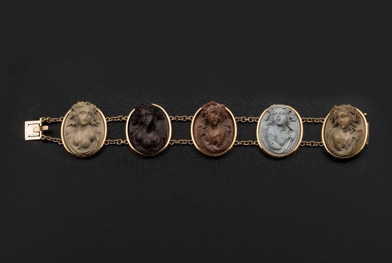Lava cameo and gold bracelet  - Auction Fine Coral Jewels - I - Cambi Casa d'Aste