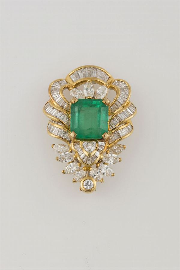 Pendente con smeraldo Colombia di ct 4,90 circa e diamanti taglio tepper, navette, brillante e cuore