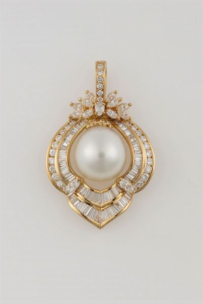 Pendente con Perla Coltivata di Acqua Salata con Diamanti Taglio Brillante, Tepper, Navette e Goc...