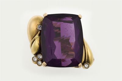 Anello con Grande Ametista e Diamanti
