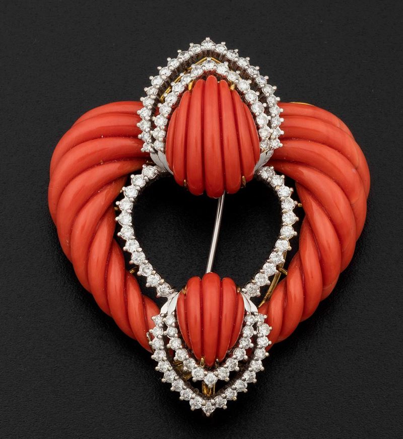 Carved coral and diamond brooch  - Auction Fine Coral Jewels - I - Cambi Casa d'Aste