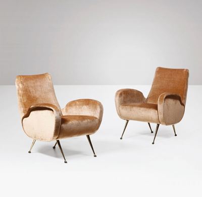 Coppia di Poltrone con Struttura in Legno, Supporti in Ottone e Rivestimenti in Tessuto.