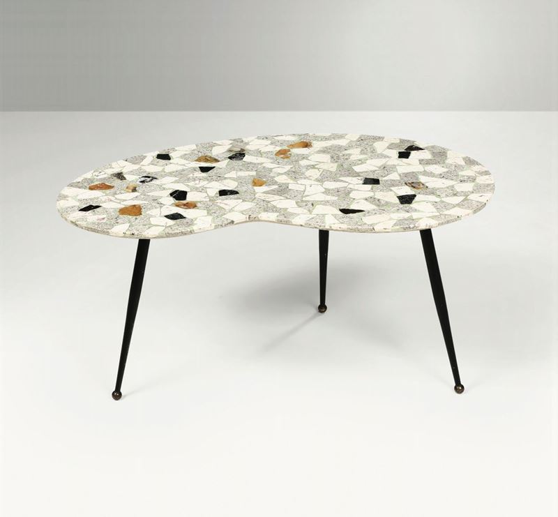 Tavolo basso con struttura in metallo laccato e piano in marmo.  - Auction Design - Cambi Casa d'Aste